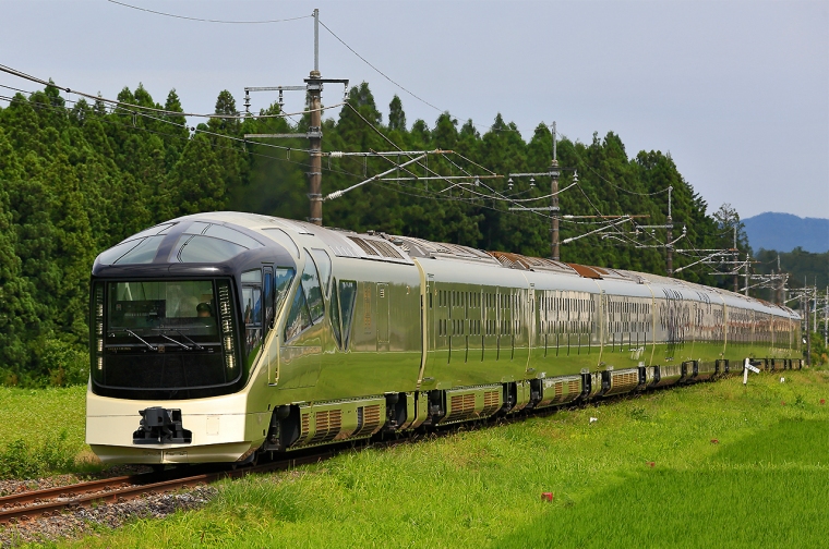 jr_east_e001_series_train_suite_shiki-shima_20170619